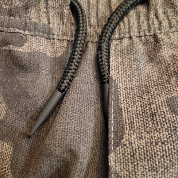 Timberland Boys Camouflage Shorts Dark-Olive Green S/P/CH - Picture 6 of 12